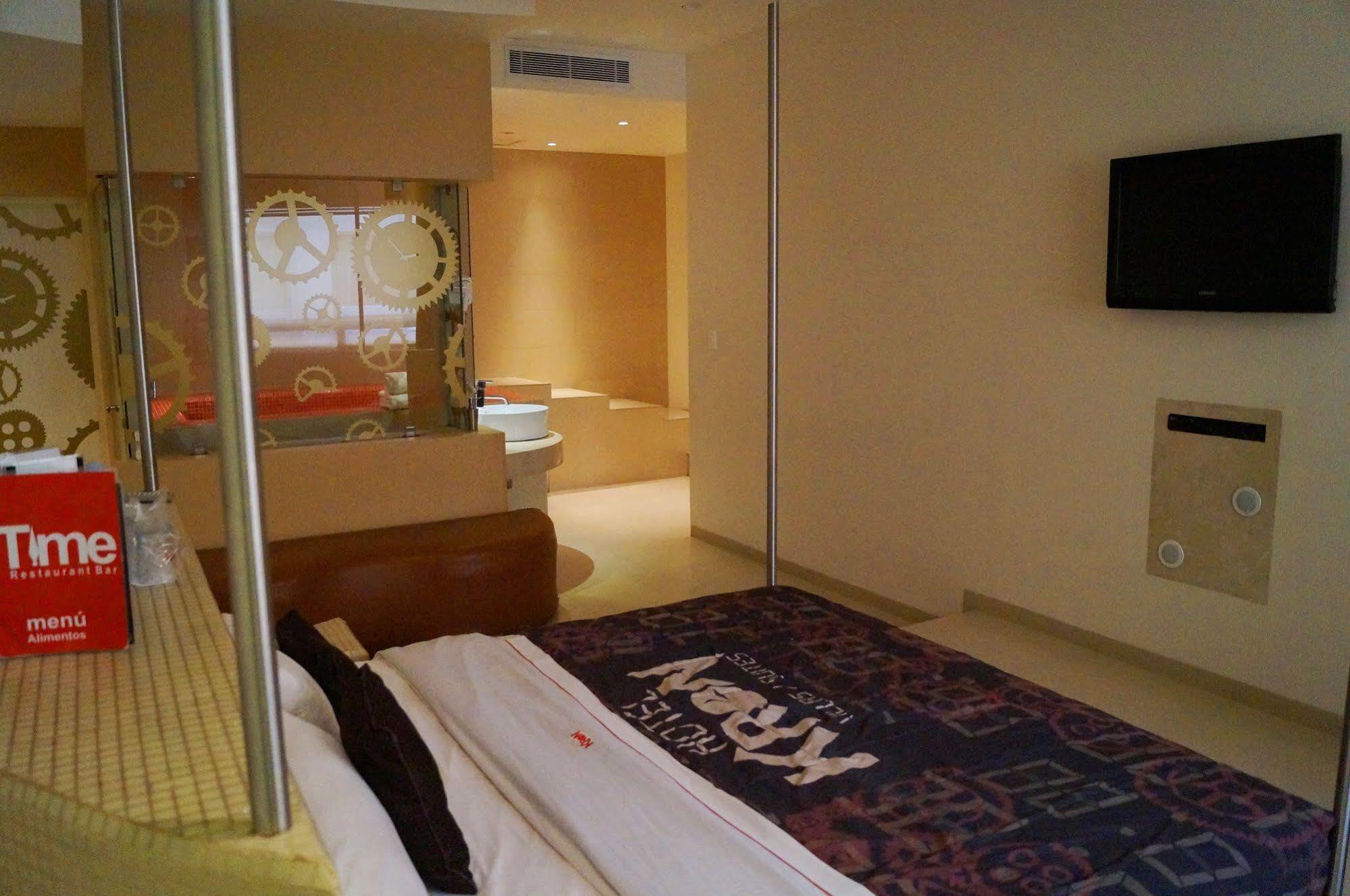 Love Hotel Kron เม็กซิโกซิตี้ ภายนอก รูปภาพ